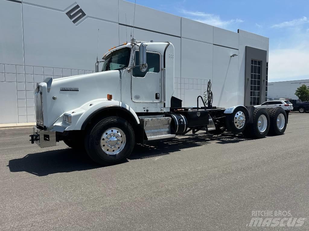 Kenworth T 800 شاحنات بمقصورة وهيكل