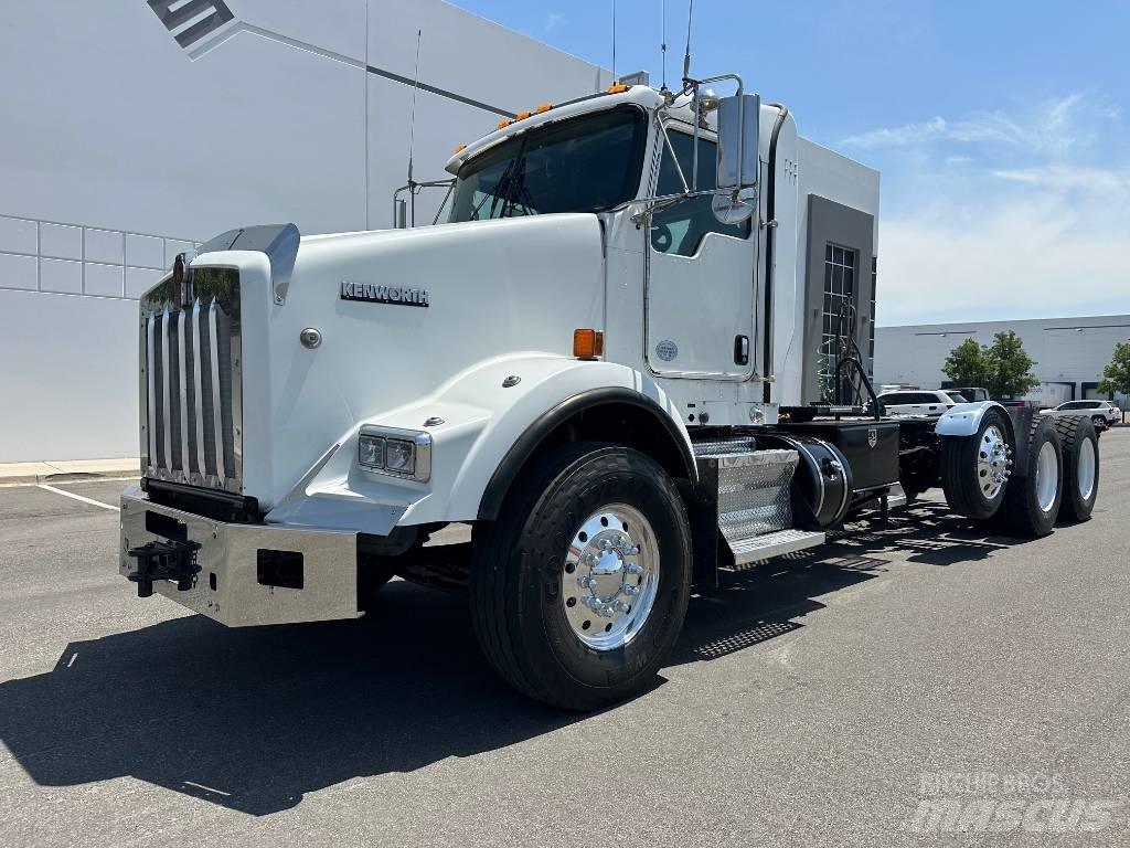 Kenworth T 800 شاحنات بمقصورة وهيكل