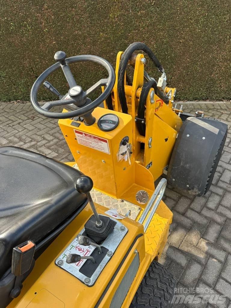 Knikmops KM 130 لوادر متعددة الأغراض