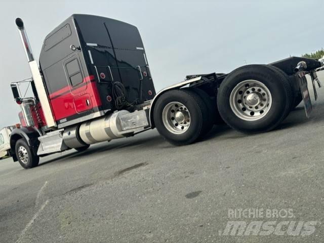 Kenworth W 900 B وحدات الجر