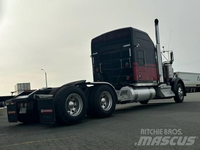 Kenworth W 900 B وحدات الجر