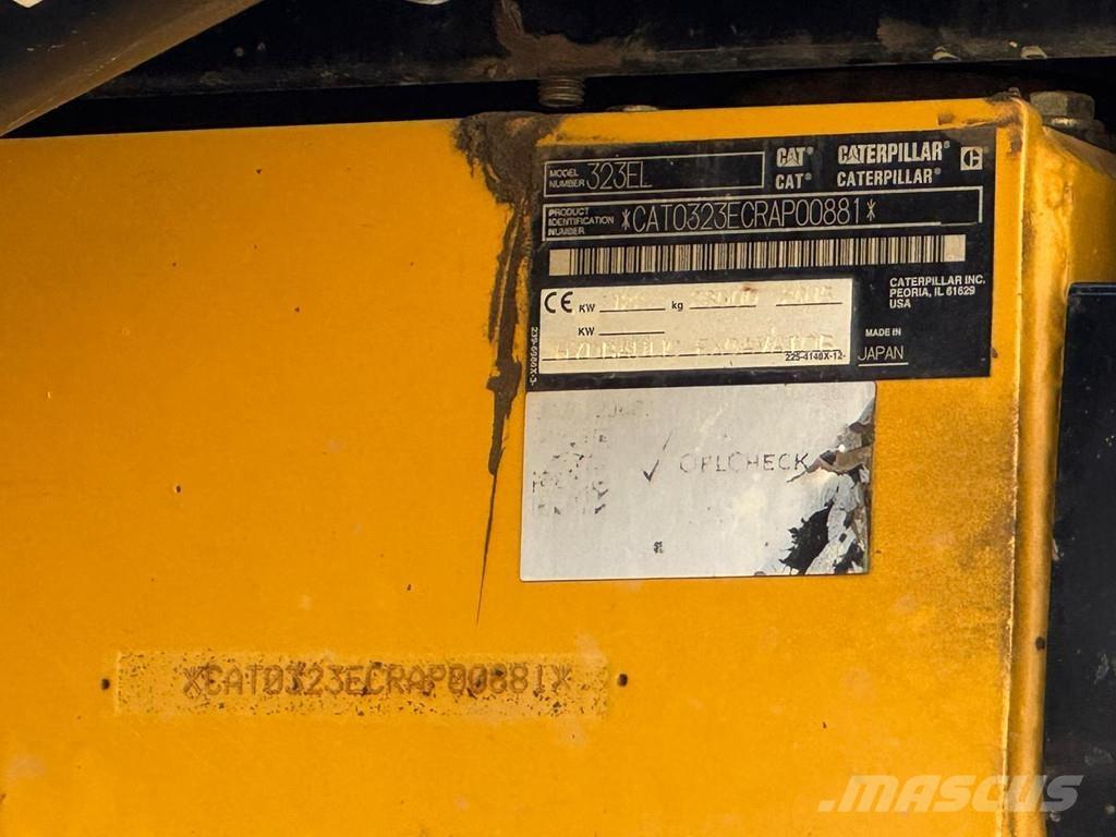 CAT 323EL حفارات زحافة
