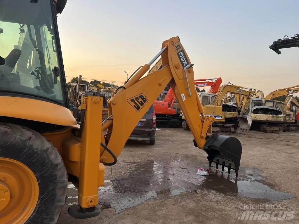 JCB 3CX لوادر ذات جرافات عكسية