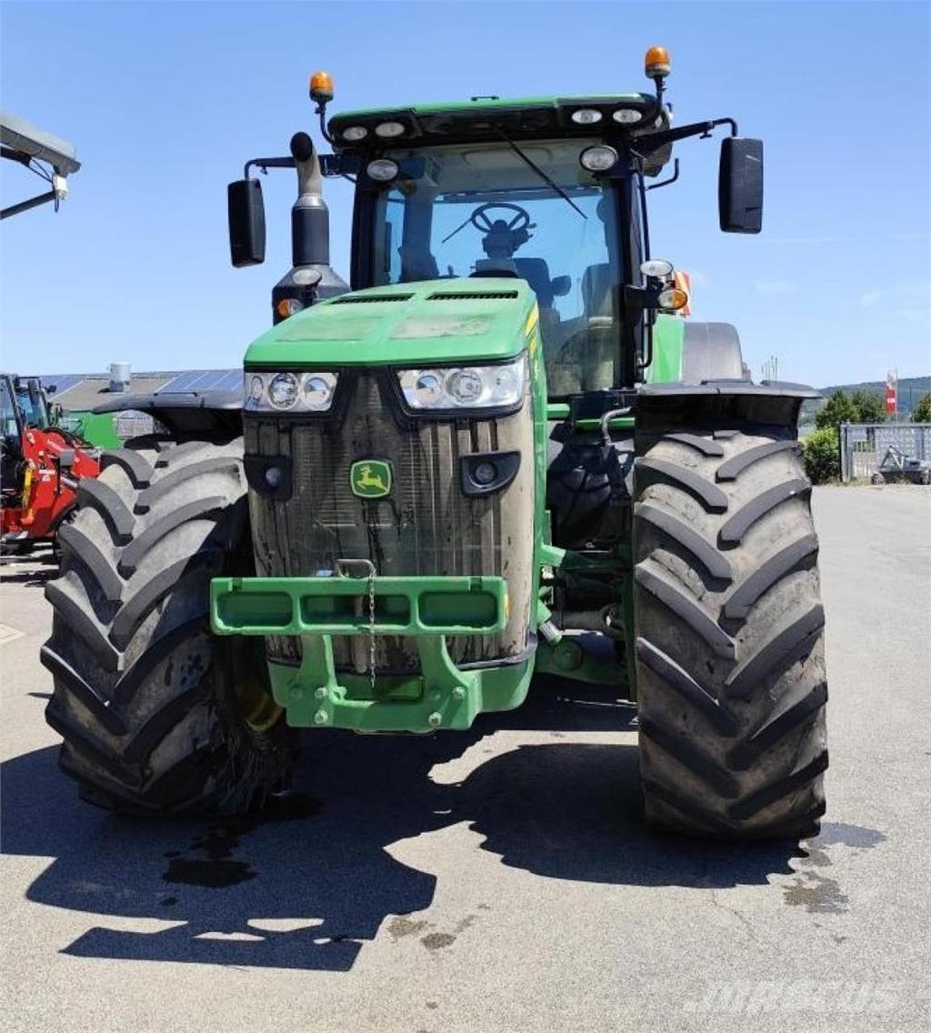 John Deere 8370 R الجرارات