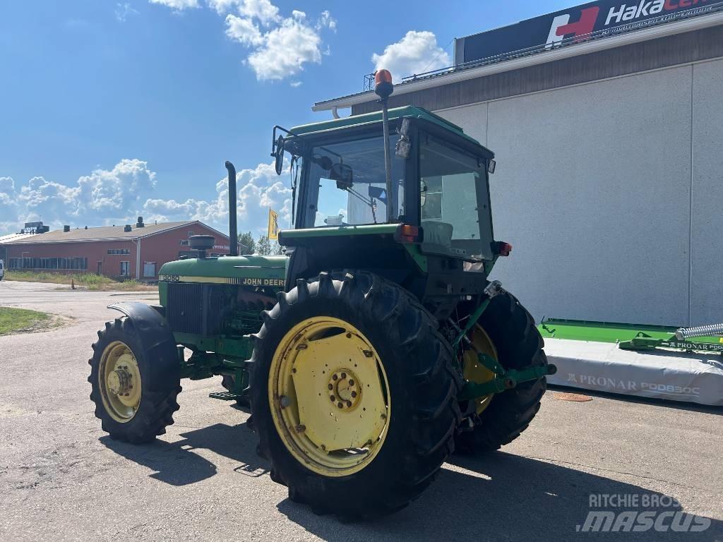 John Deere 3050 الجرارات