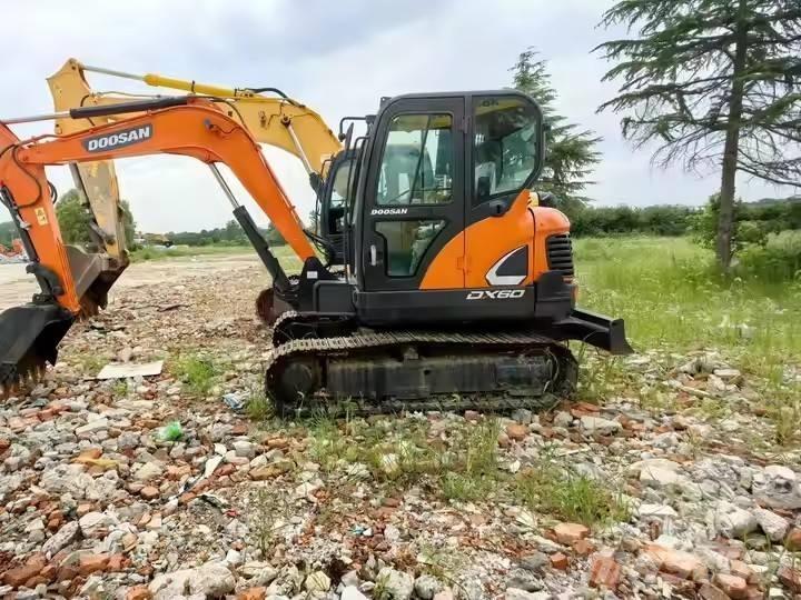 Doosan DX 60 حفارات زحافة