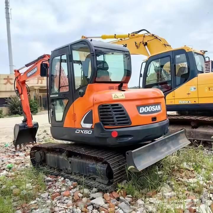 Doosan DX 60 حفارات زحافة