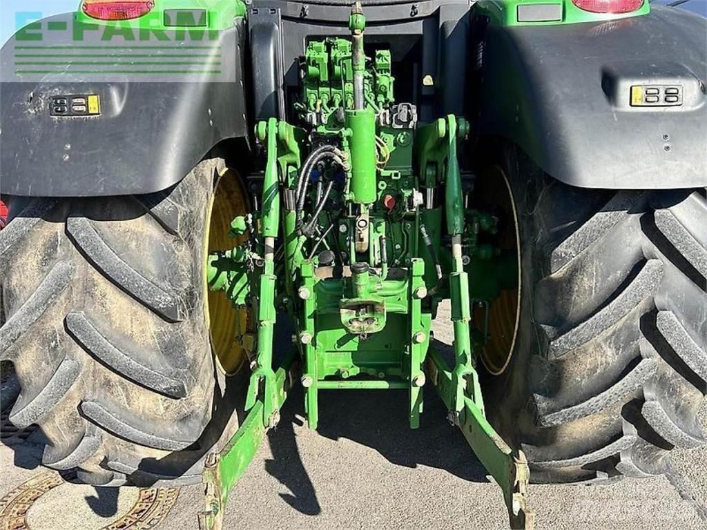 John Deere 6215r الجرارات