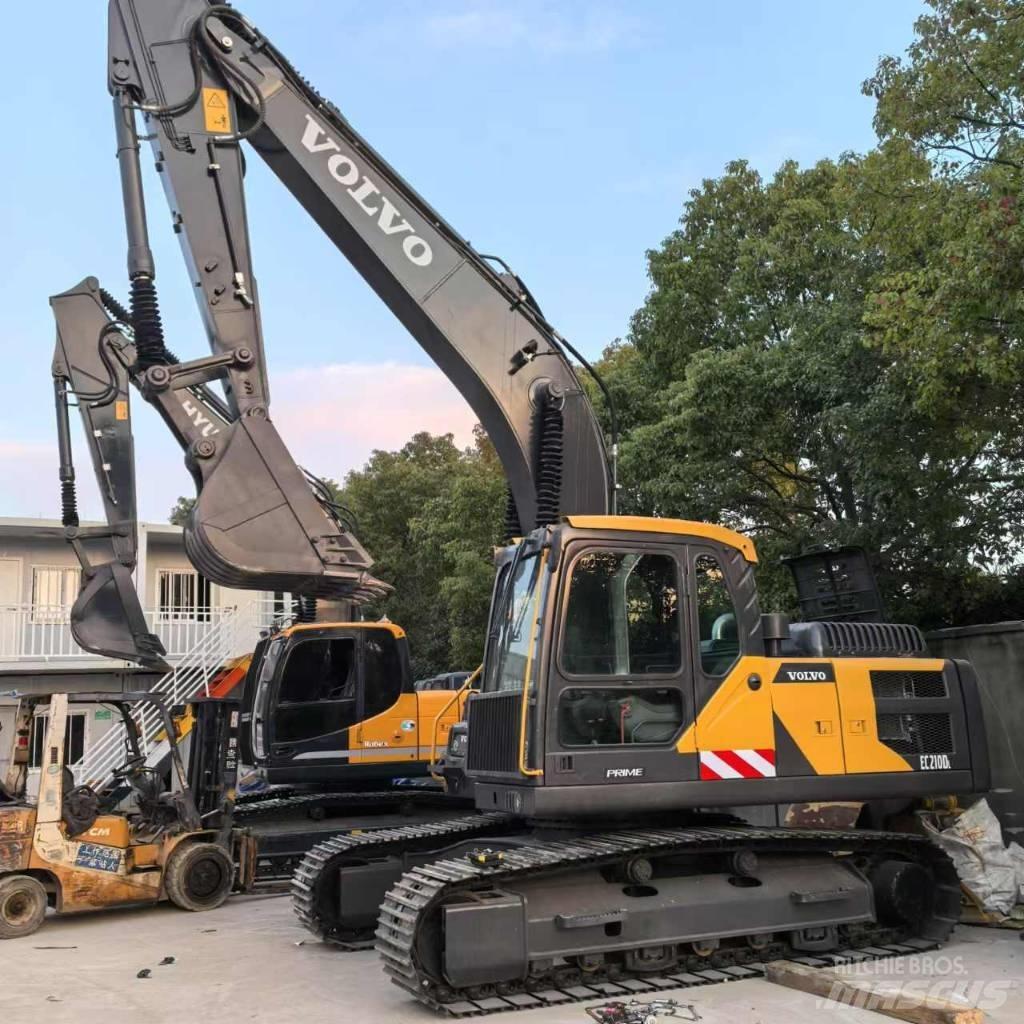 Volvo EC 210 D حفارات وسط 7 طن - 12 طن