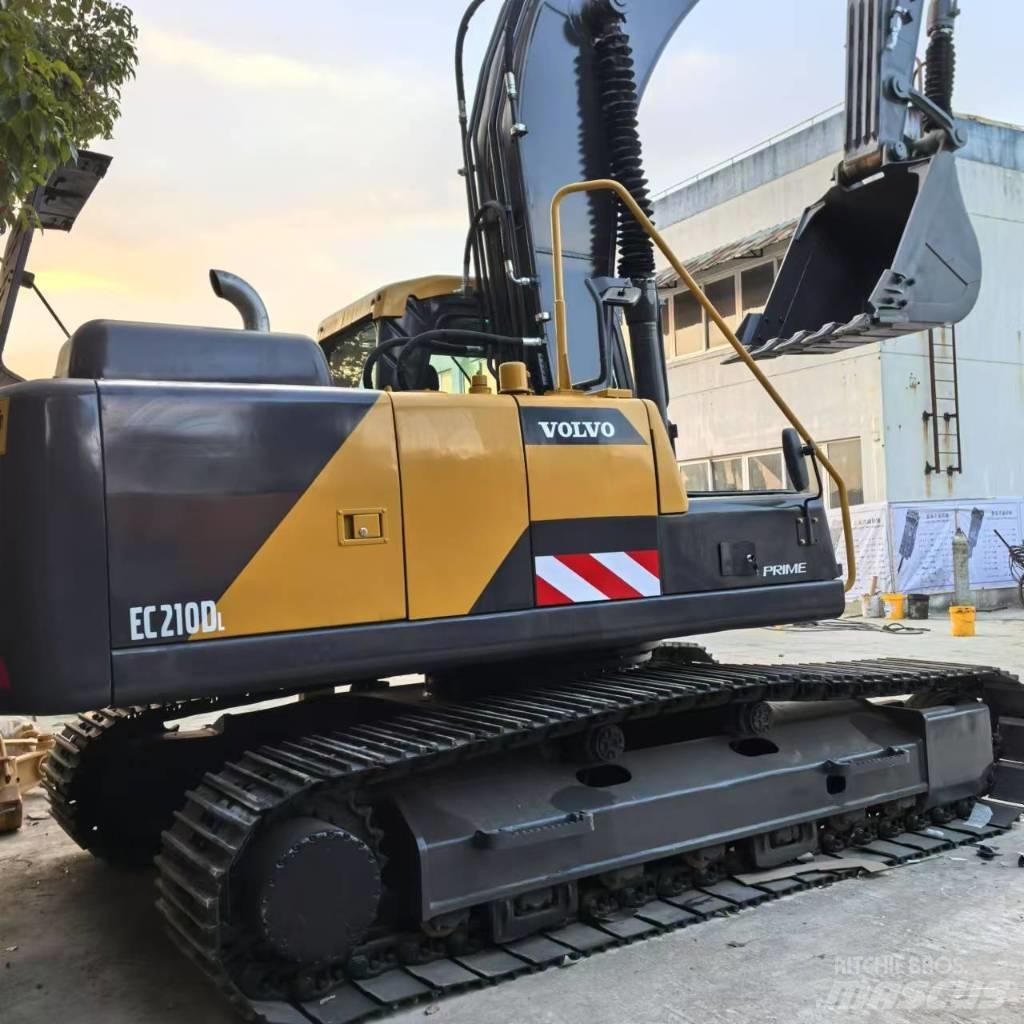 Volvo EC 210 D حفارات وسط 7 طن - 12 طن