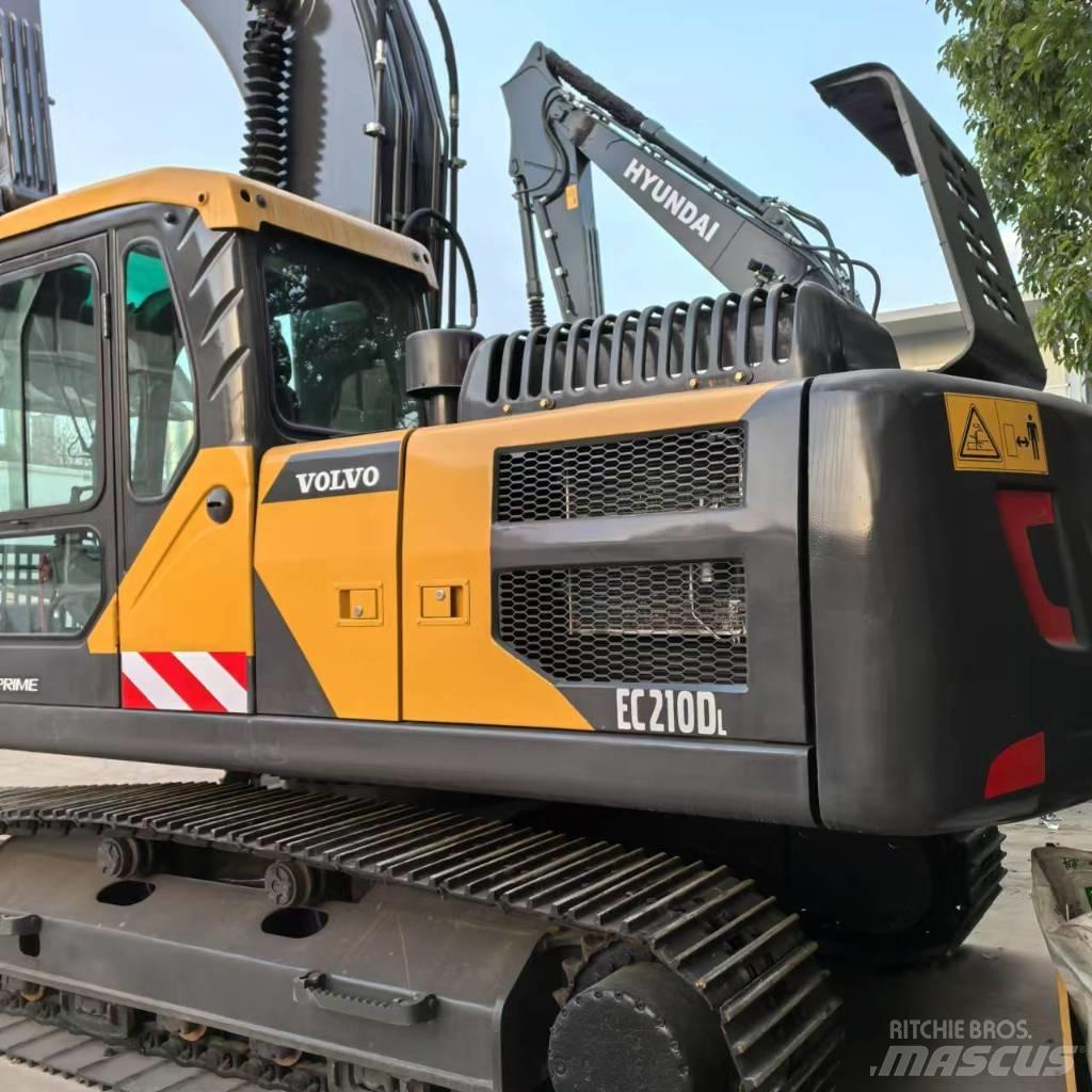 Volvo EC 210 D حفارات وسط 7 طن - 12 طن