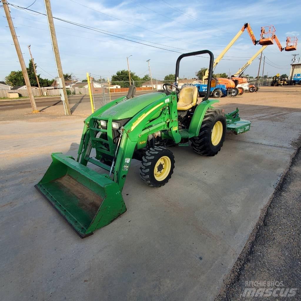 John Deere 3203 جرارات مدمجة