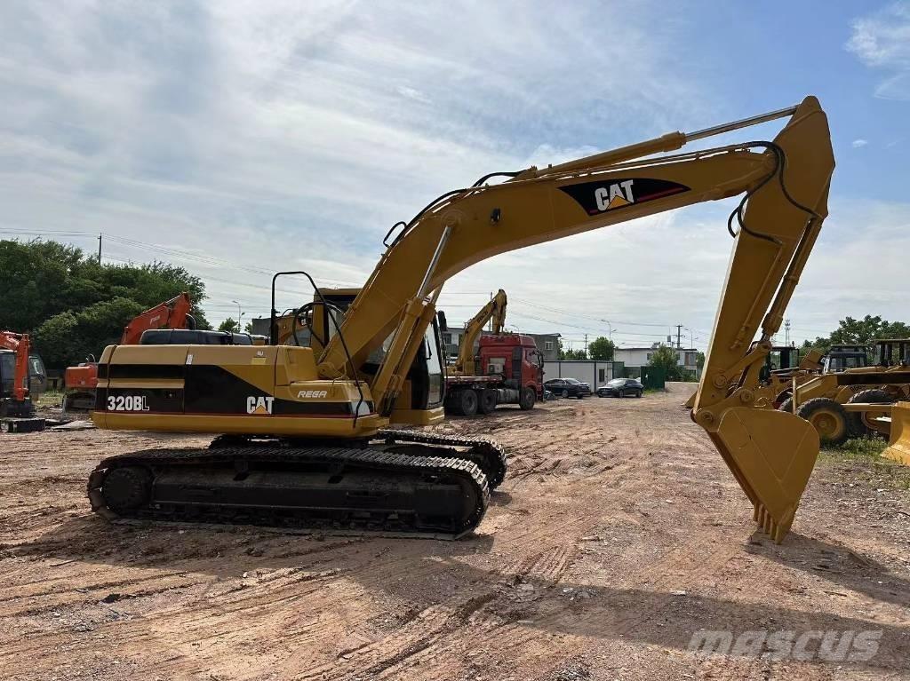CAT 320 B حفارات زحافة