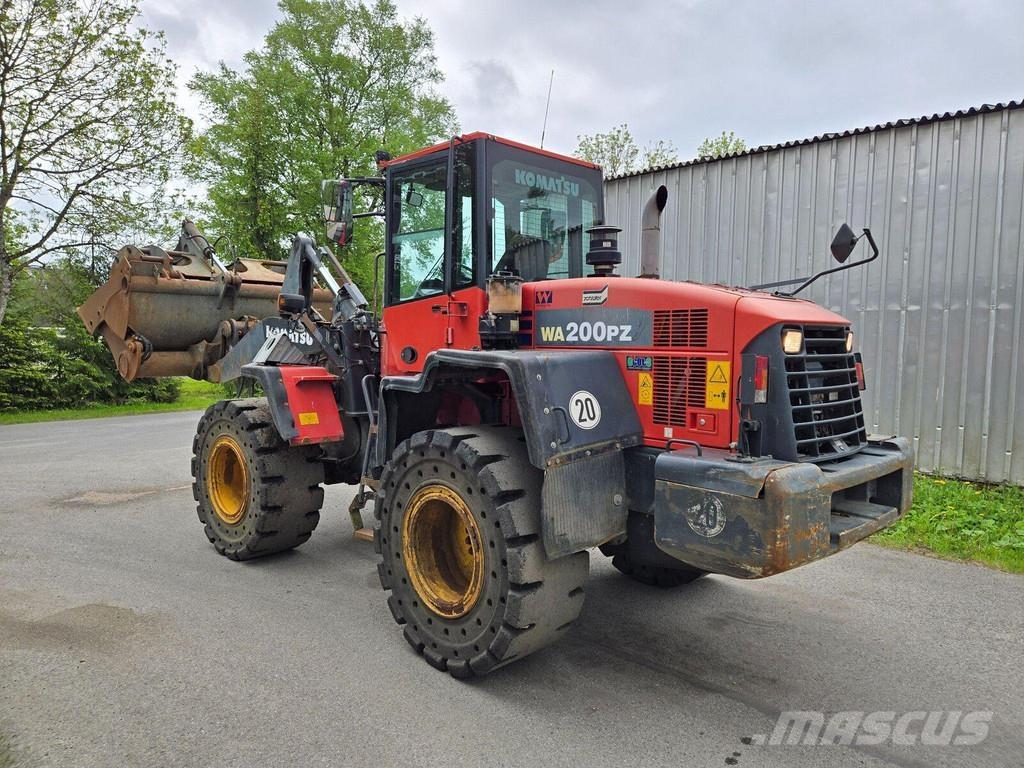 Komatsu WA200PZ-6 لوادر بعجل