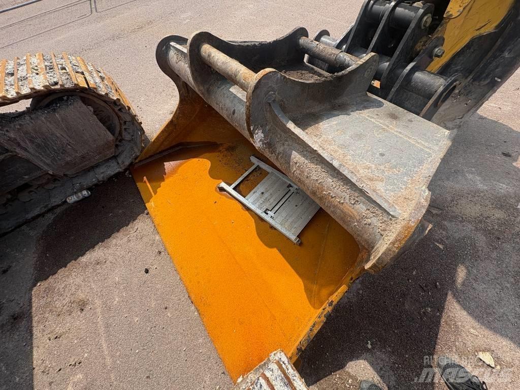 Volvo ECR 235 EL حفارات زحافة