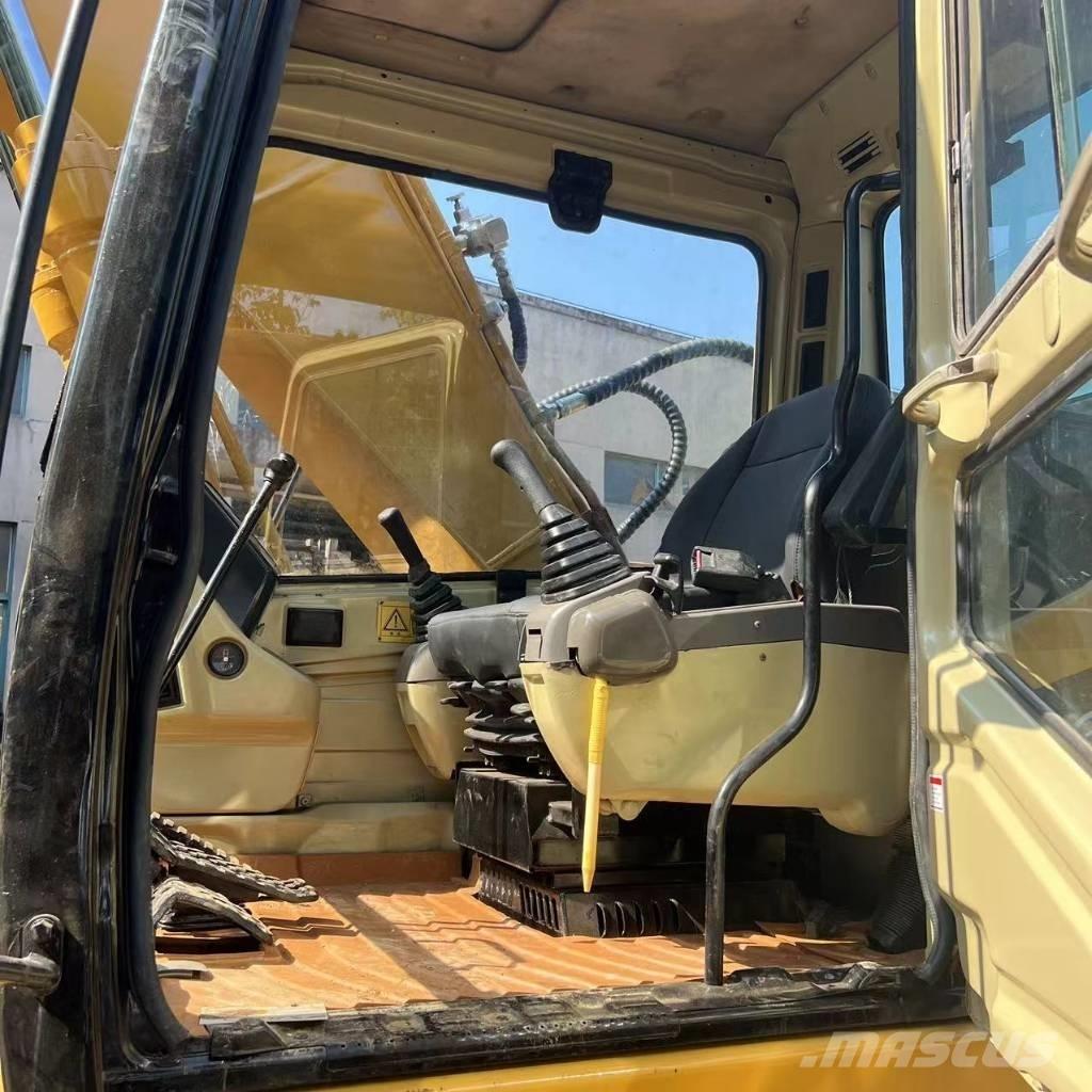 CAT 320 B حفارات زحافة