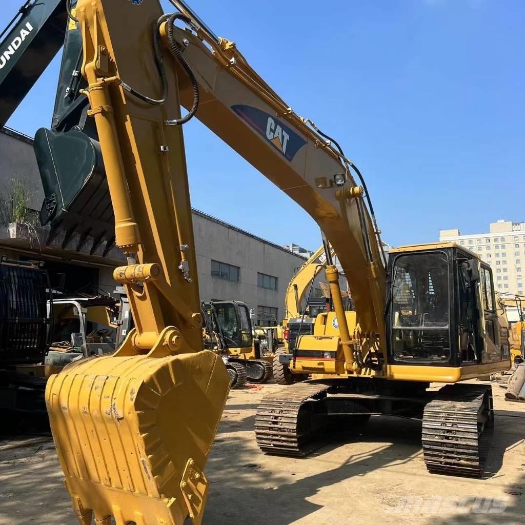 CAT 320 B حفارات زحافة