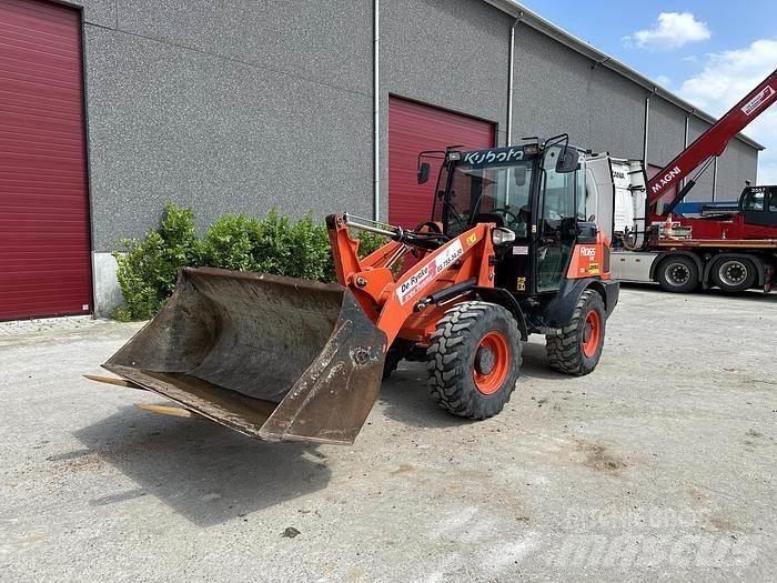 Kubota R065 لوادر بعجل