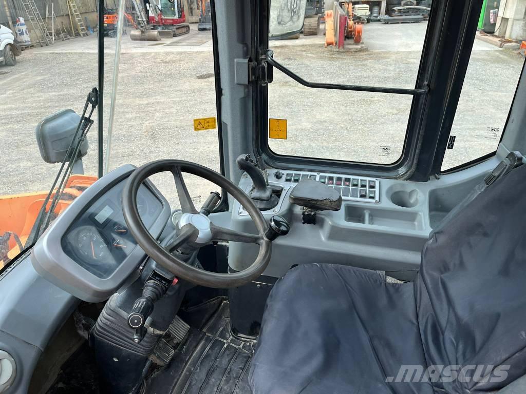 Doosan DL 200 لوادر بعجل