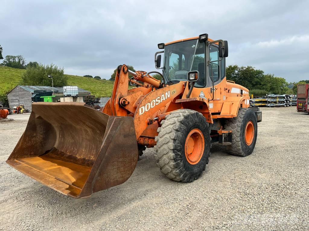 Doosan DL 200 لوادر بعجل