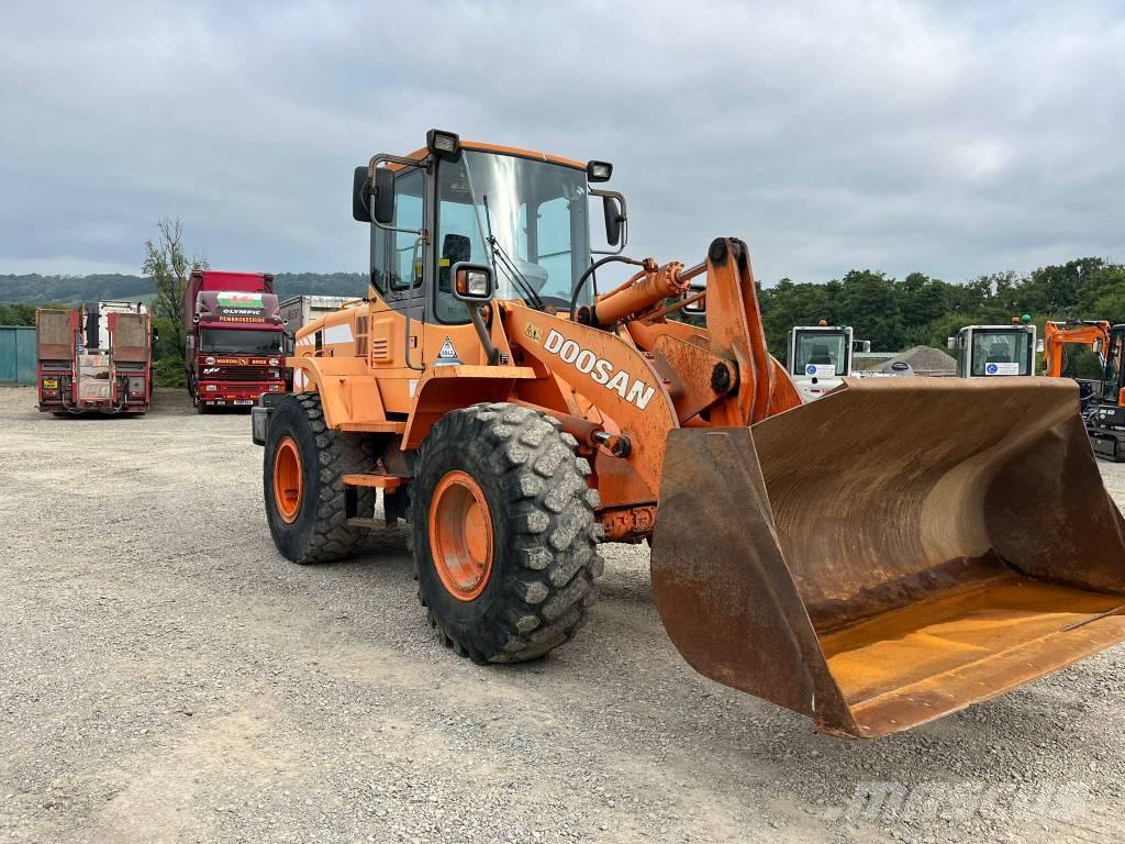 Doosan DL 200 لوادر بعجل