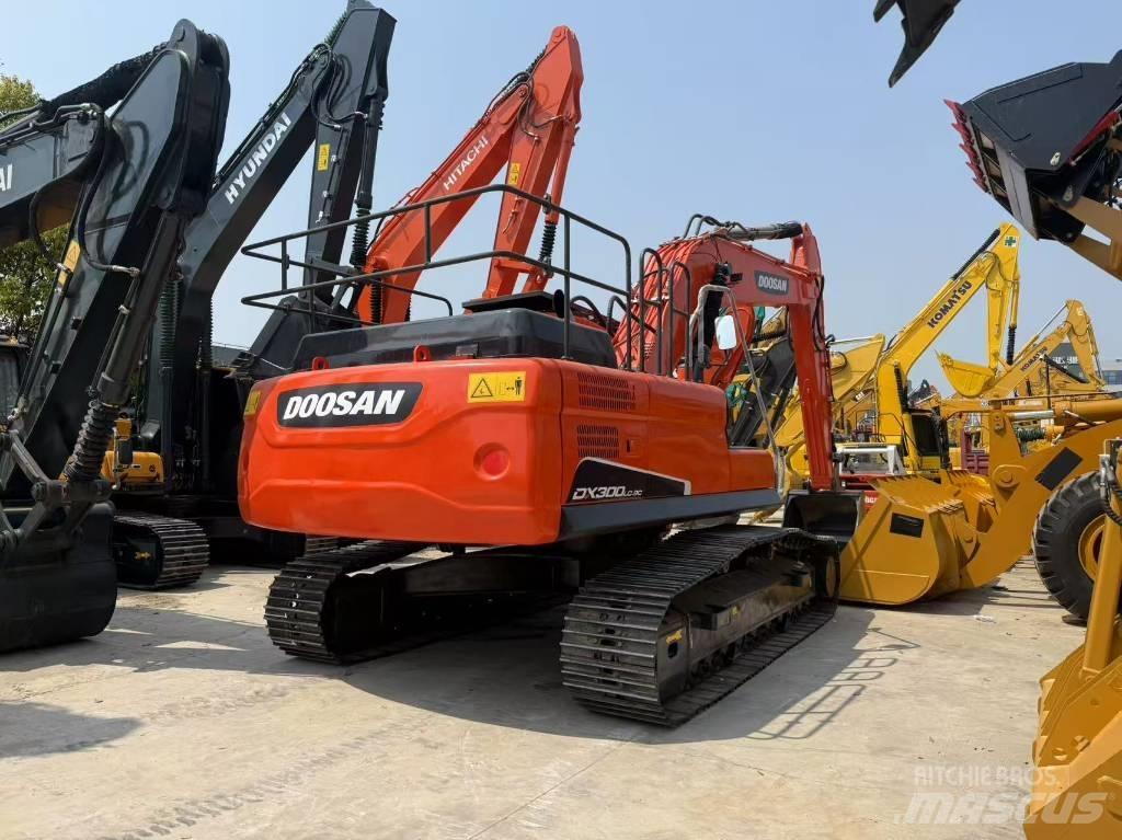 Doosan DX 300 LC حفارات زحافة