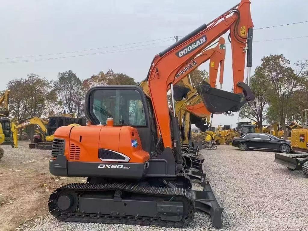 Doosan DX 60 حفارات زحافة