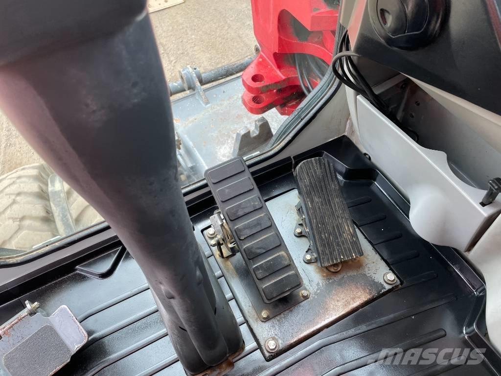 Takeuchi TB 295 W حفارات بعجل