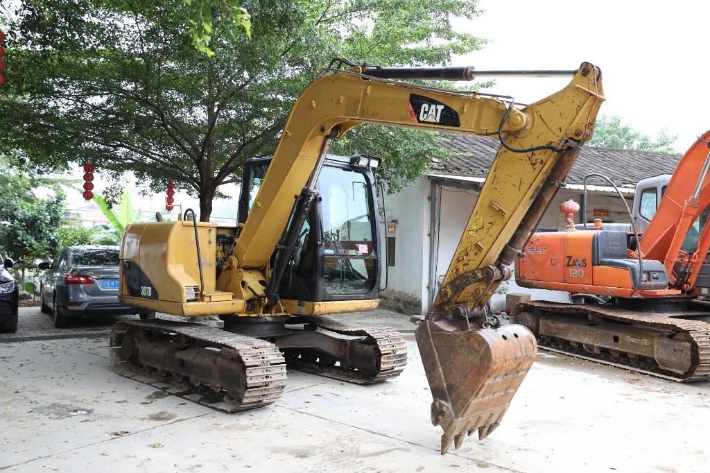 CAT 307 D حفارات زحافة