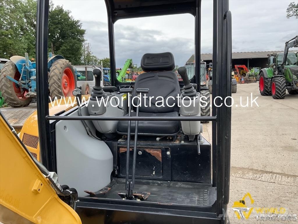 CAT 302.7 D CR حفارات صغيرة أقل من 7 طن (حفارات صغيرة)