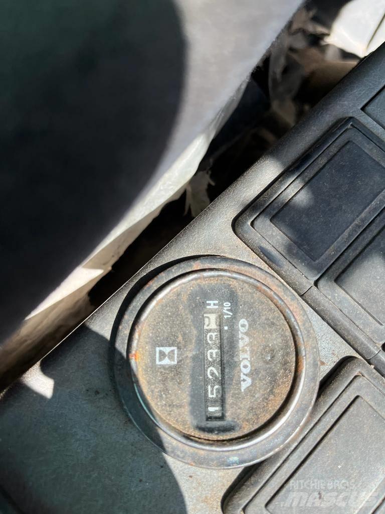 Volvo EC 700 B LC حفارات زحافة