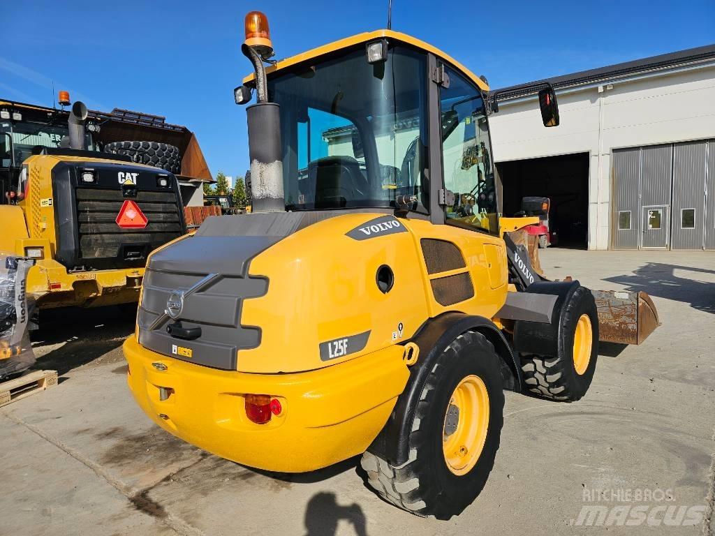 Volvo L 25 F لوادر بعجل