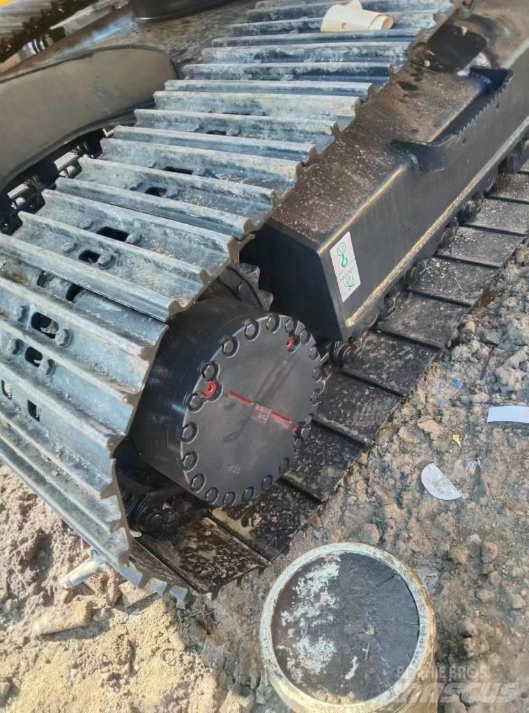 Komatsu PC 220-8 حفارات زحافة