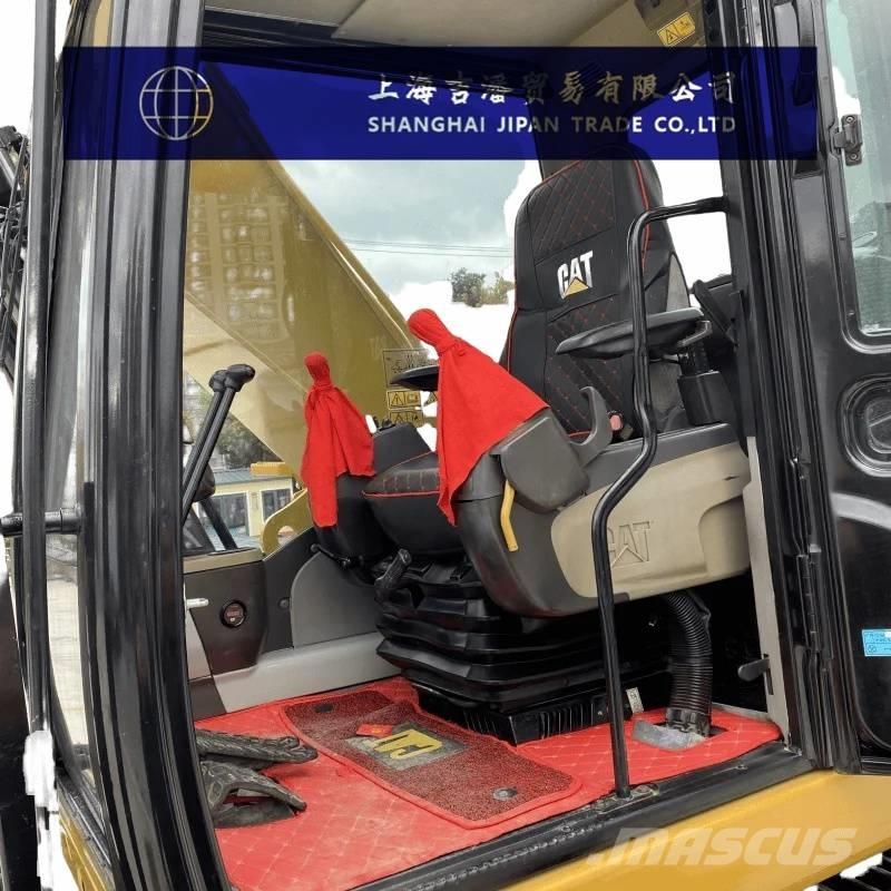 CAT 320 D حفارات زحافة