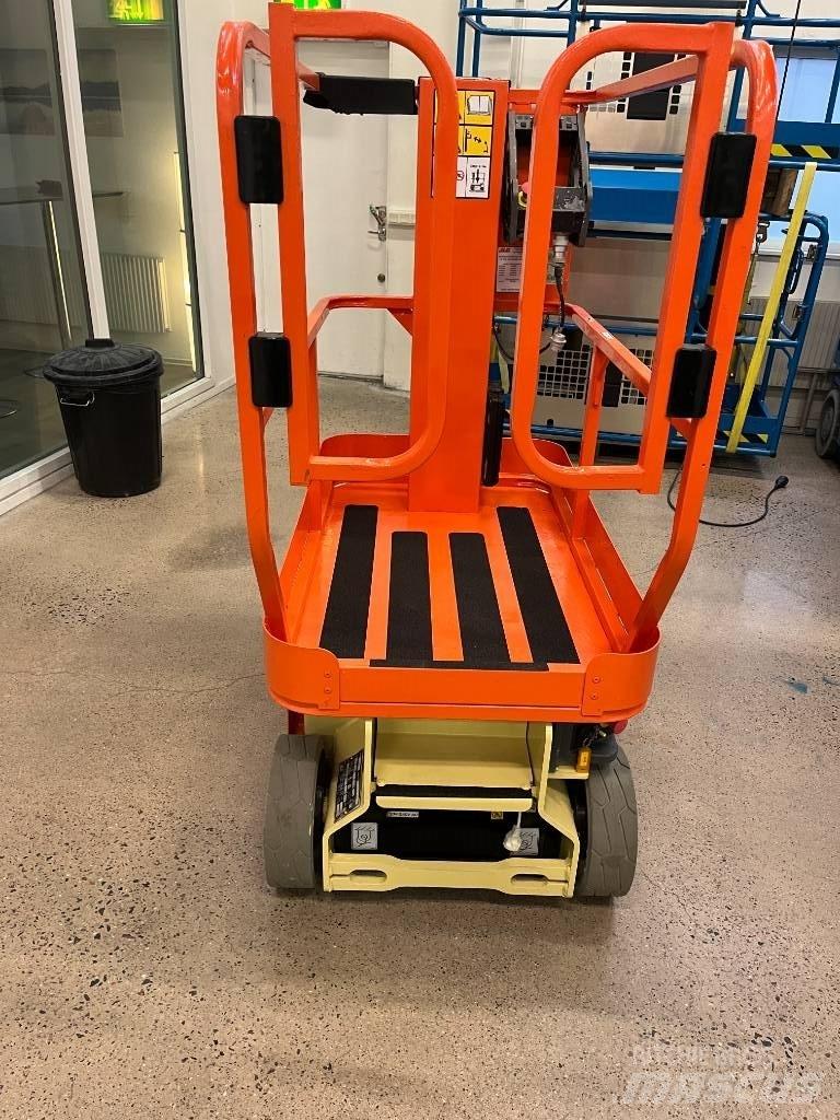 JLG 1230 ES رافعات مقصية الشكل