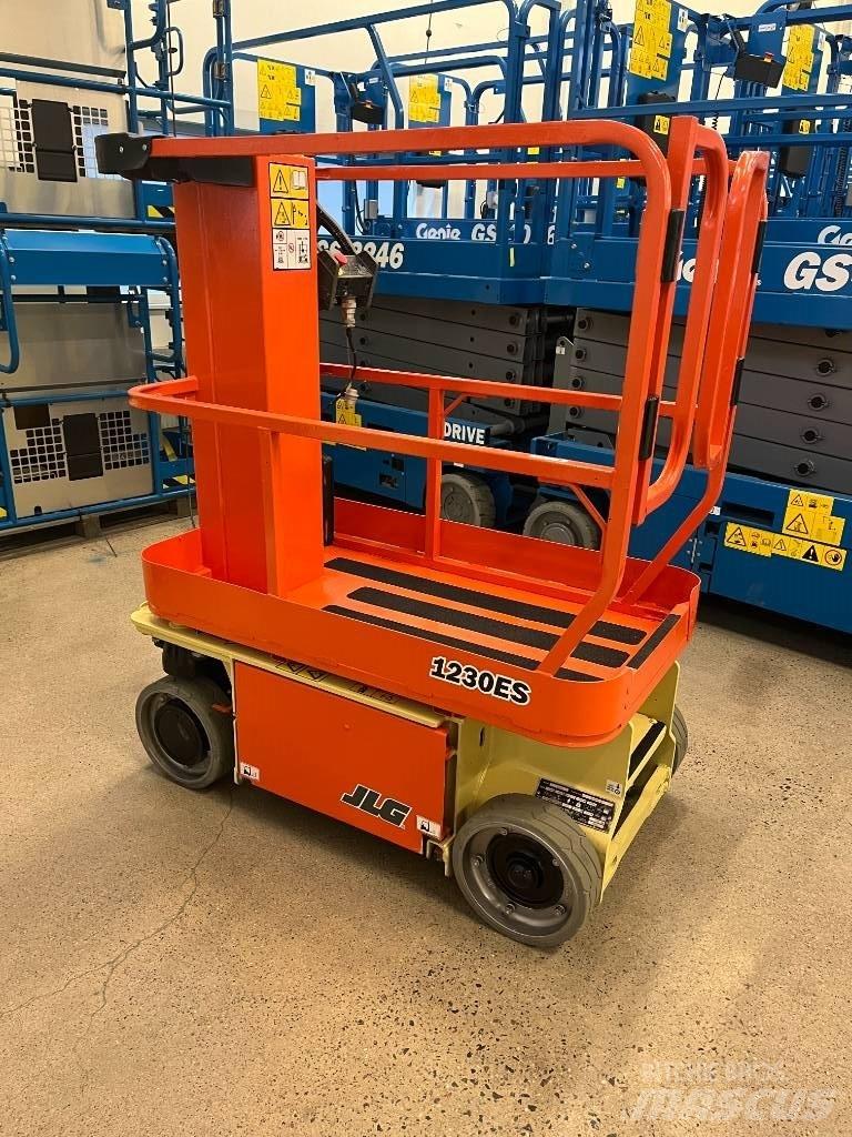 JLG 1230 ES رافعات مقصية الشكل