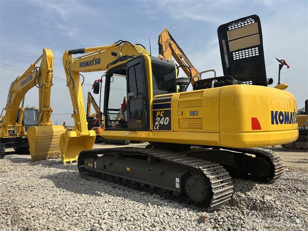 Komatsu PC 240 LC حفارات زحافة