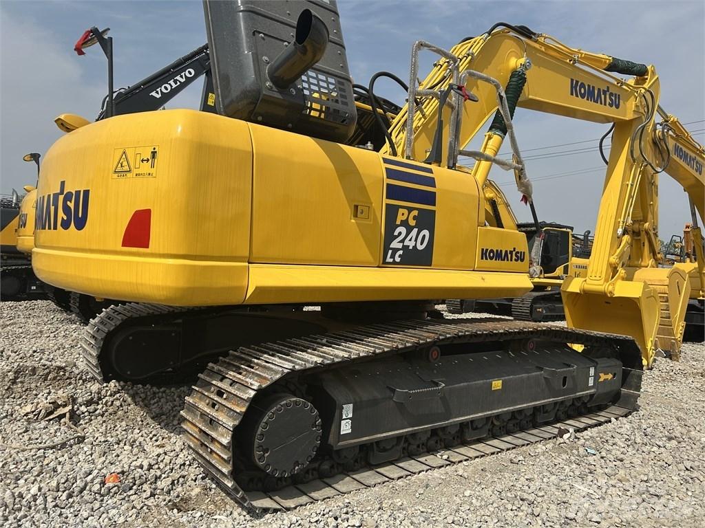 Komatsu PC 240 LC حفارات زحافة