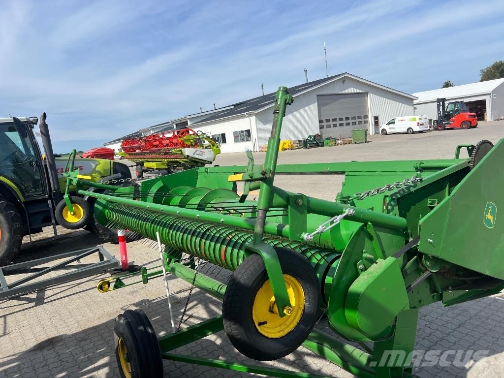 John Deere Pickup ملحقات الحصادات