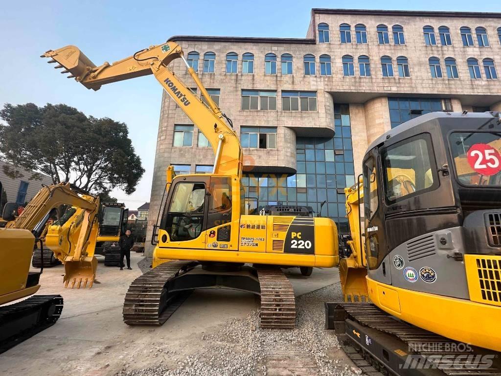 Komatsu PC 220-8 حفارات زحافة