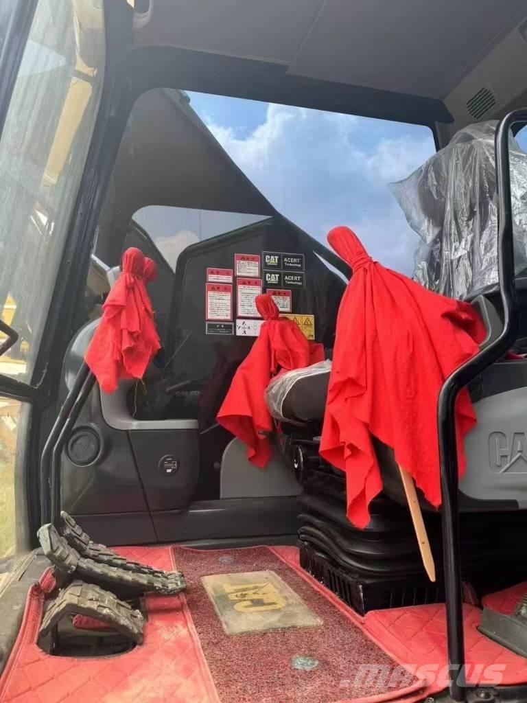 CAT 330 حفارات زحافة