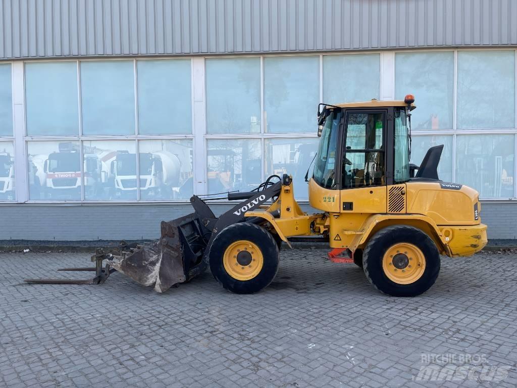 Volvo L 30 G  2017     CE لوادر بعجل