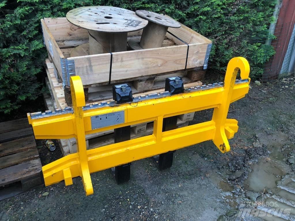 JCB PALLET FORKS ملحقات أخرى للحفر والتحميل