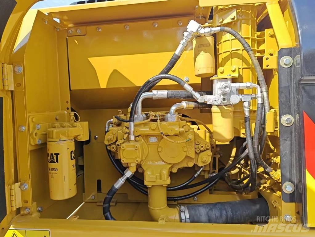 CAT 320 D2 حفارات زحافة