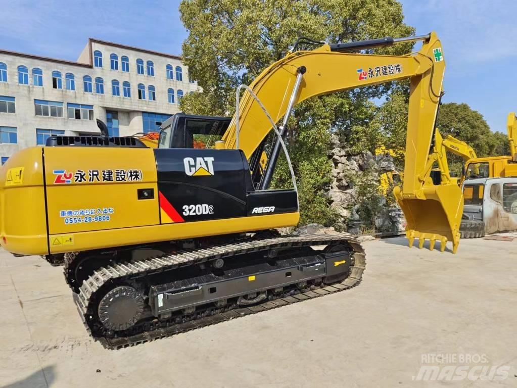 CAT 320 D2 حفارات زحافة