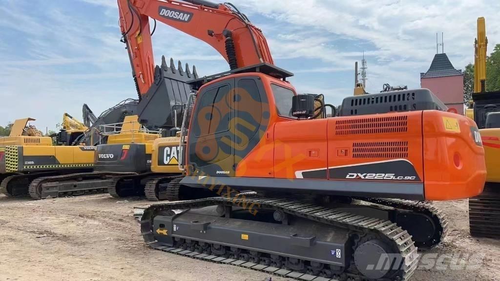 Doosan DX 225 LC حفارات زحافة