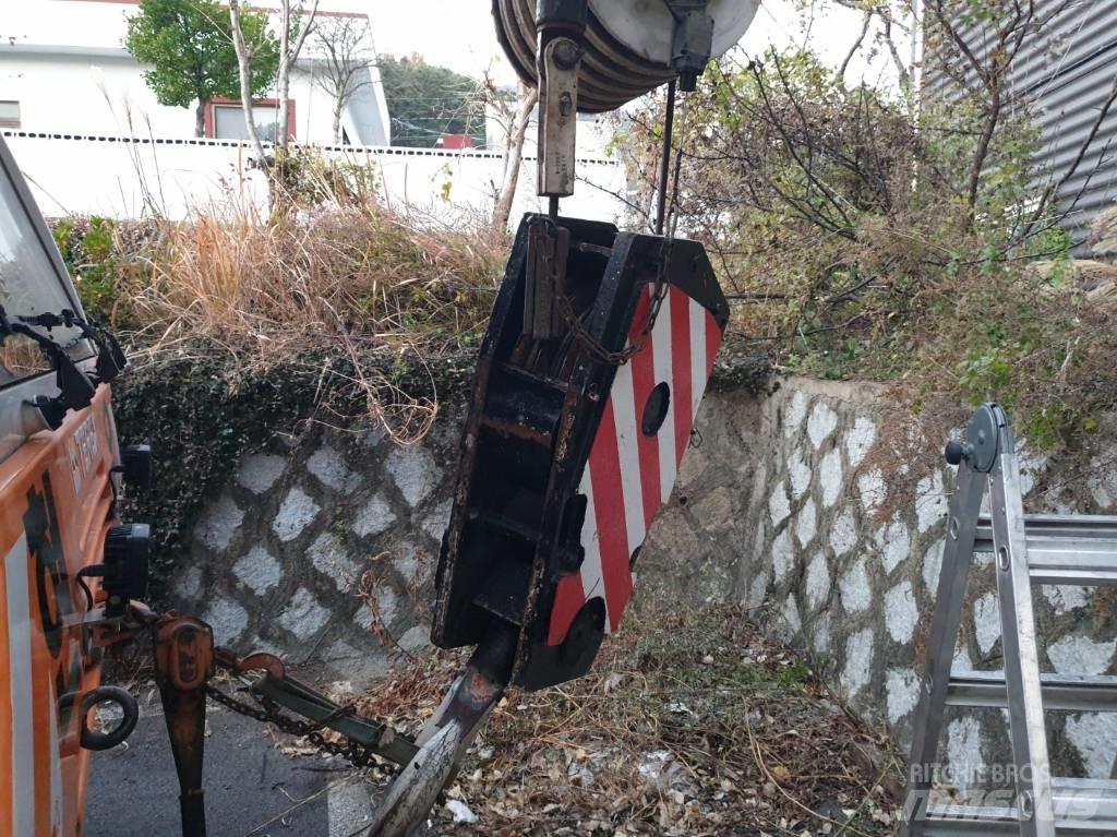 Demag AC 200 رافعات صالحة لكل أنواع الطرق