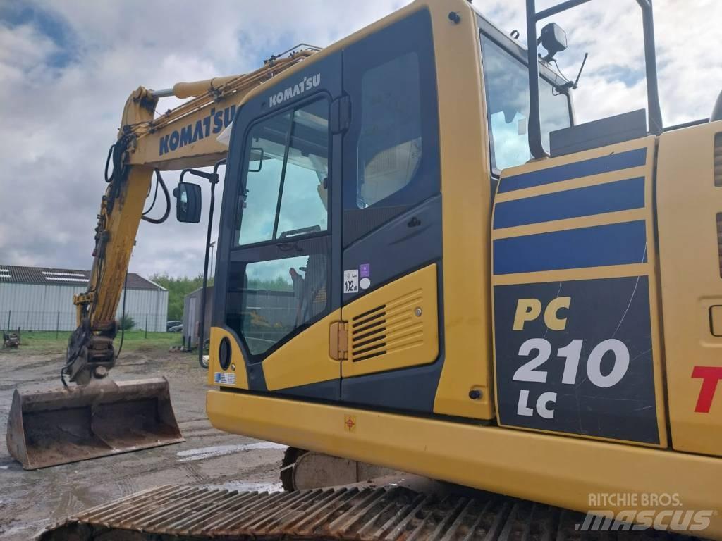 Komatsu PC210LC-10 حفارات زحافة