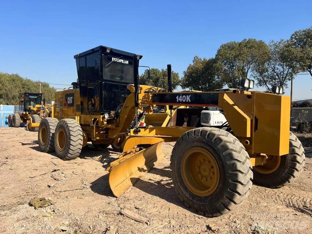 CAT 140K معدات تمهيد الطرق