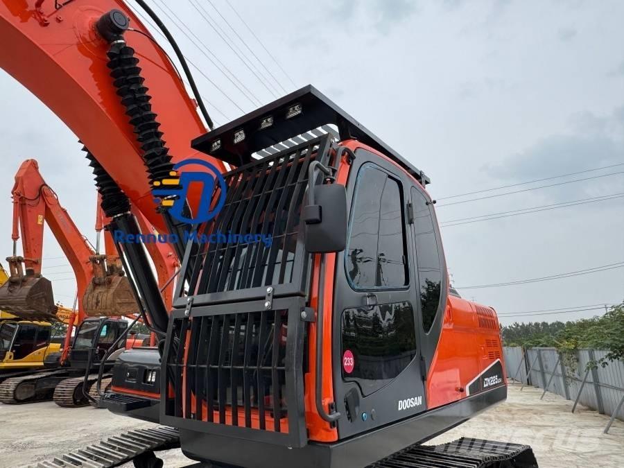 Doosan DX 225 LCA حفارات زحافة
